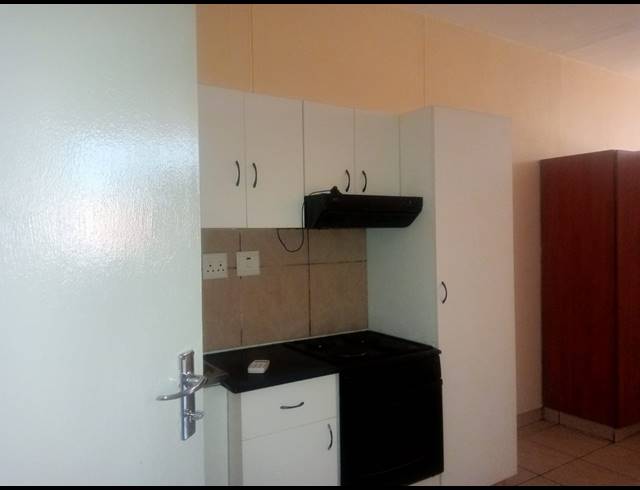 1 BEDROOM FLAT TO LET IN GREYVILLE